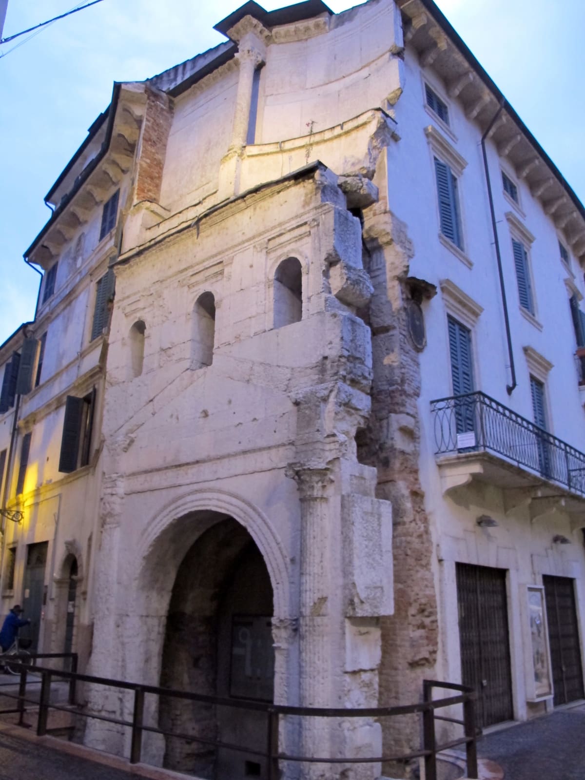 Porta Leoni 2/2
